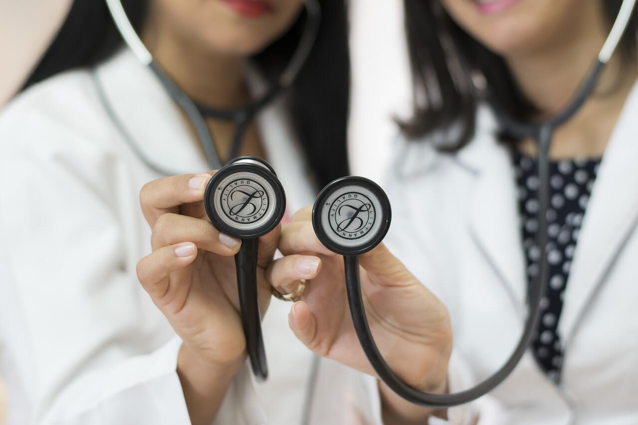 4 Ways Healthcare Teams Collaborate with a HIPAA-Compliant Texting App